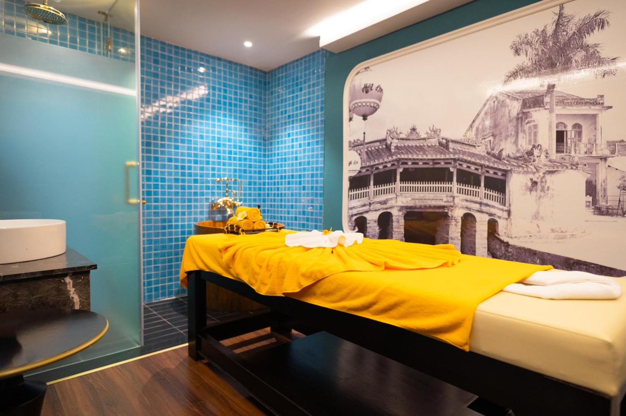 Bel Marina Hoi An Resort Exterior foto A massage room at a spa in Bangkok, Thailand
