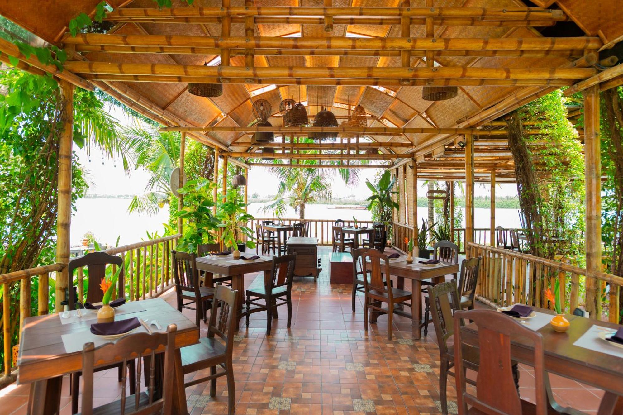 Bel Marina Hoi An Resort Exterior foto The restaurant at the resort